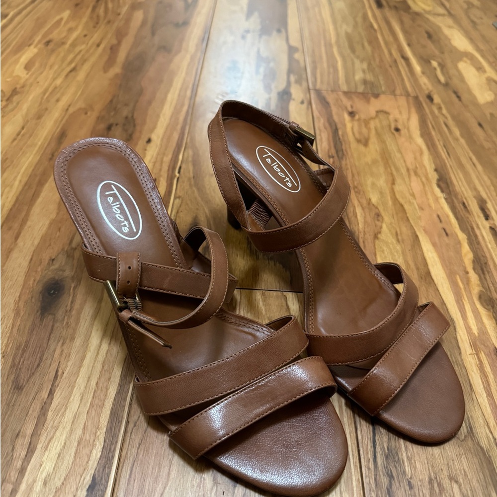 NWOT-Talbot‎ leather Brown adjustable Sandles size 9B